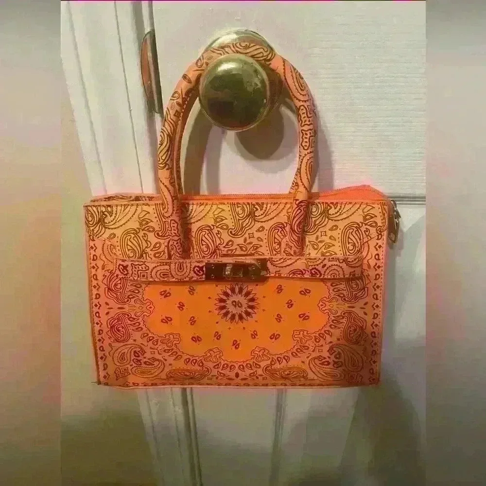 Fashion Nova Small Orange Purse - Picture 4 of 6